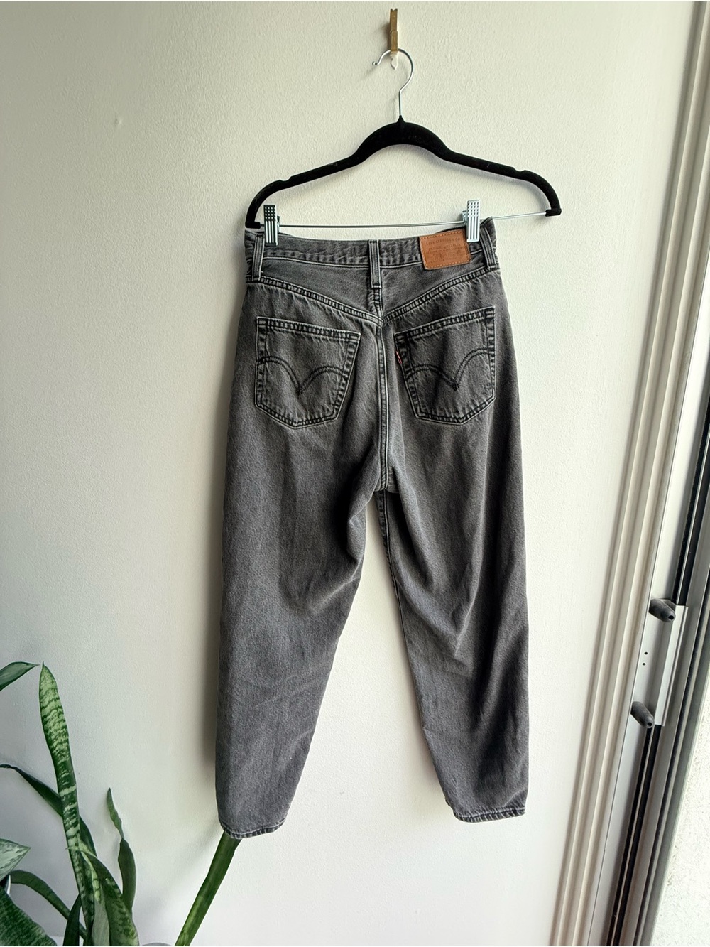 Levi’s High Loose Taper Jeans in Gray